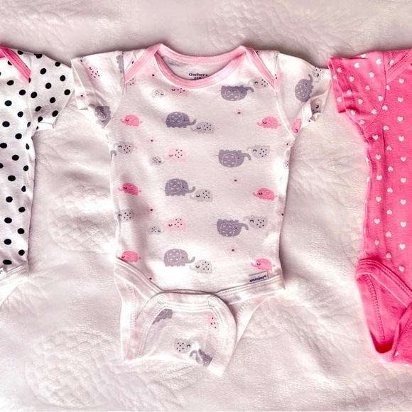 Gerber 0-3 M baby girl Onesies - Picture 3 of 6